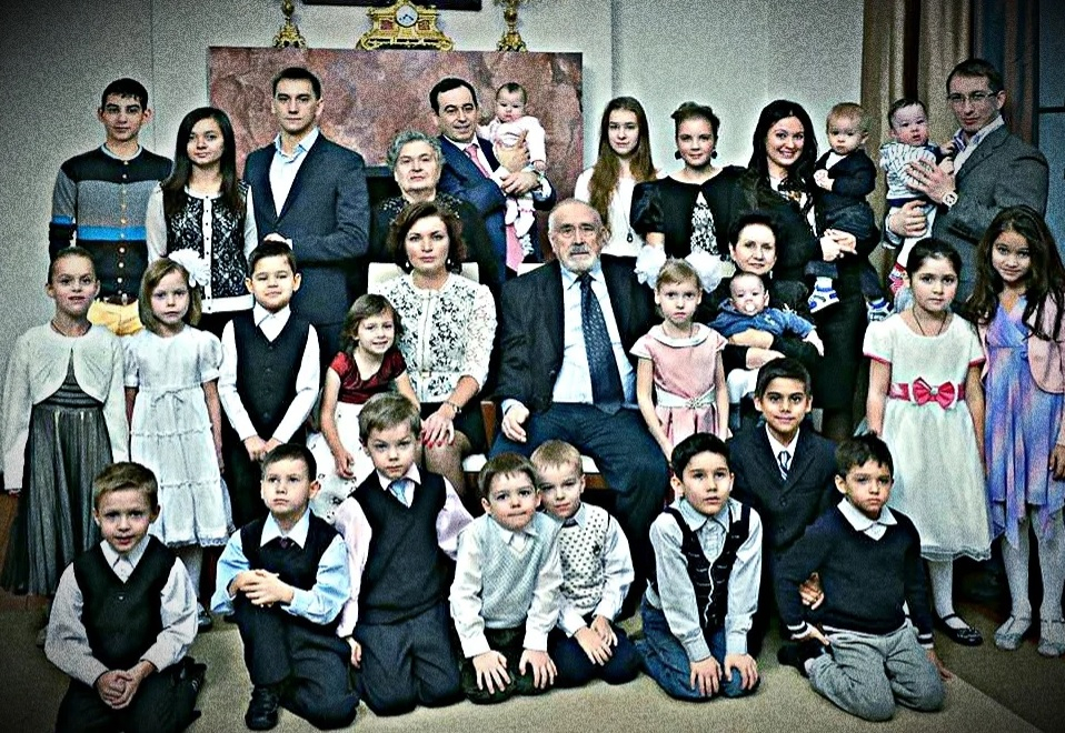 Руски милиардер осинови 17 деца, но реши да ги остави без наследство