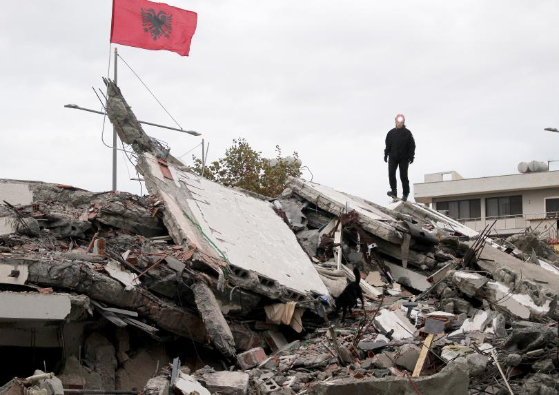 17 души са обвинени за жертвите на земетресението в Албания