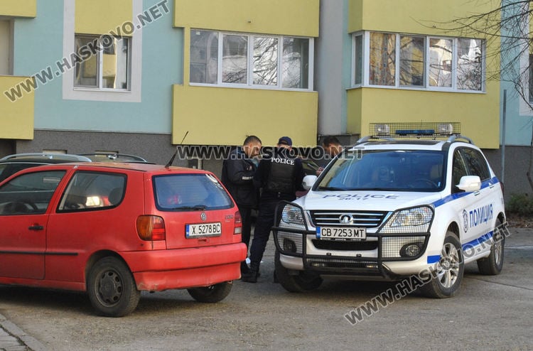 Зловещ инцидент пред блок в Хасково смрази минувачите СНИМКИ 