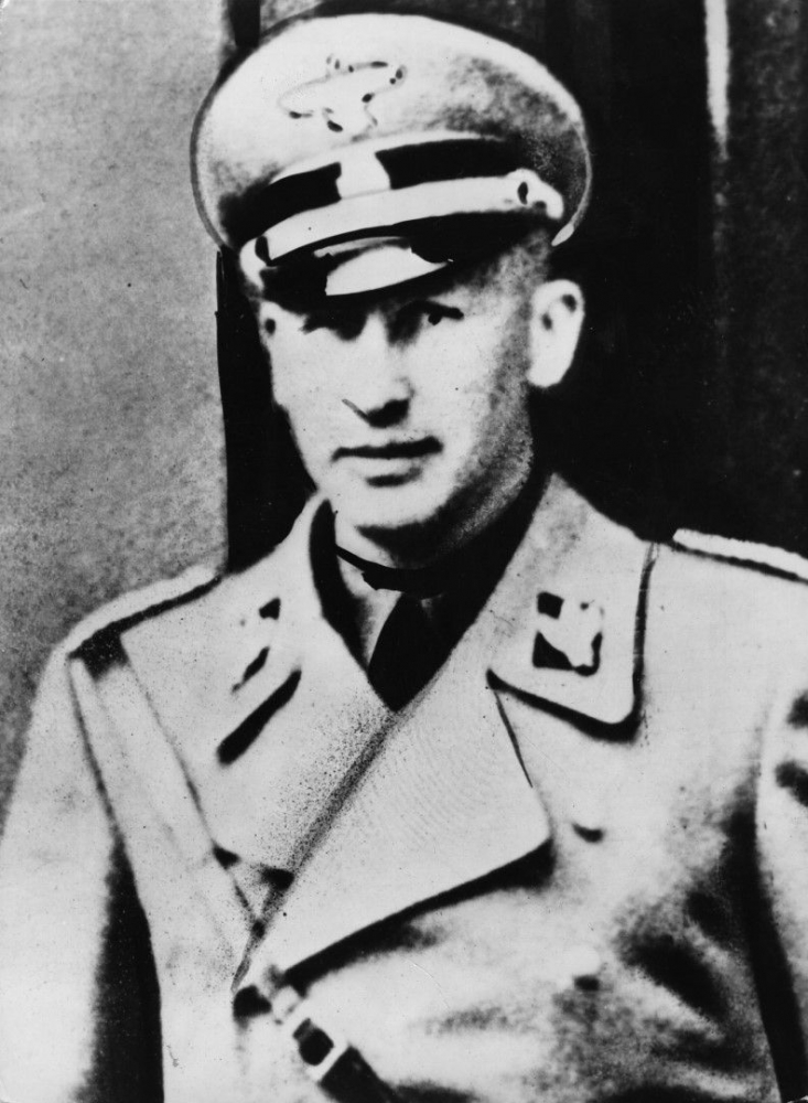 Отвориха гроба на "Човекът с желязното сърце" - топ нациста Райнхард Хайдрих СНИМКИ