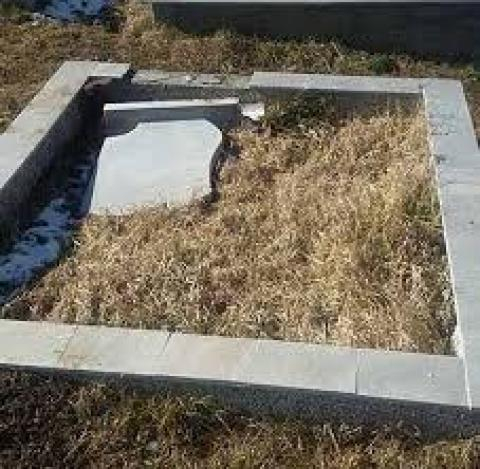Вандали направиха страшен погром на гробище в старозагорско село 
