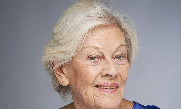 Вечно млада 89-годишна баба сподели тайните на красотата си СНИМКИ