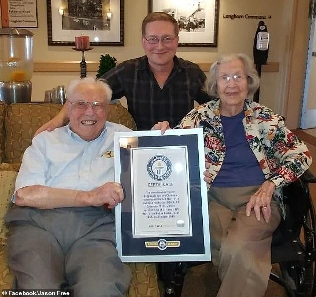 Най-възрастната брачна двойка в света празнува 80 години съвместен живот СНИМКИ
