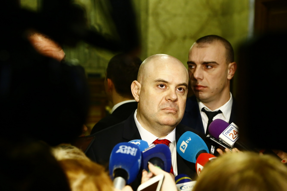 Главният прокурор с позиция за уличения в корупция съдия Андон Миталов