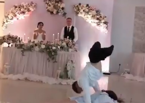 Мъж без крака направи нещо удивително на сватба ВИДЕО 