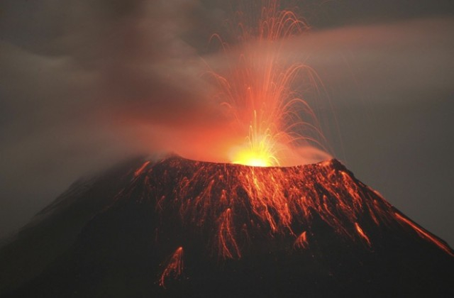 Още един вулкан изригна, този път в Еквадор
