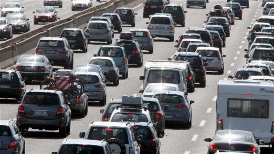 Крути мерки: 1000 глоба за каране в аварийна лента на магистралата и отнемане на шофьорска книжка