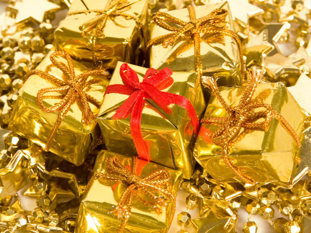 Дядо Коледа да внимава: Налагат данъци на скъпите подаръци след Нова година