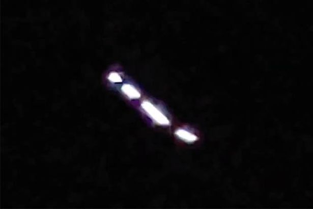 Шок: Змийско НЛО над САЩ може да се окаже живо извънземно същество ВИДЕО
