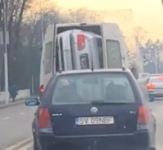 Истинска цигания: Ето как се превозва БМВ в Румъния ВИДЕО