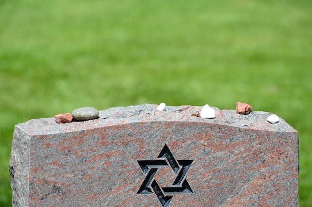 Масови атаки срещу еврейски гробища в Словакия