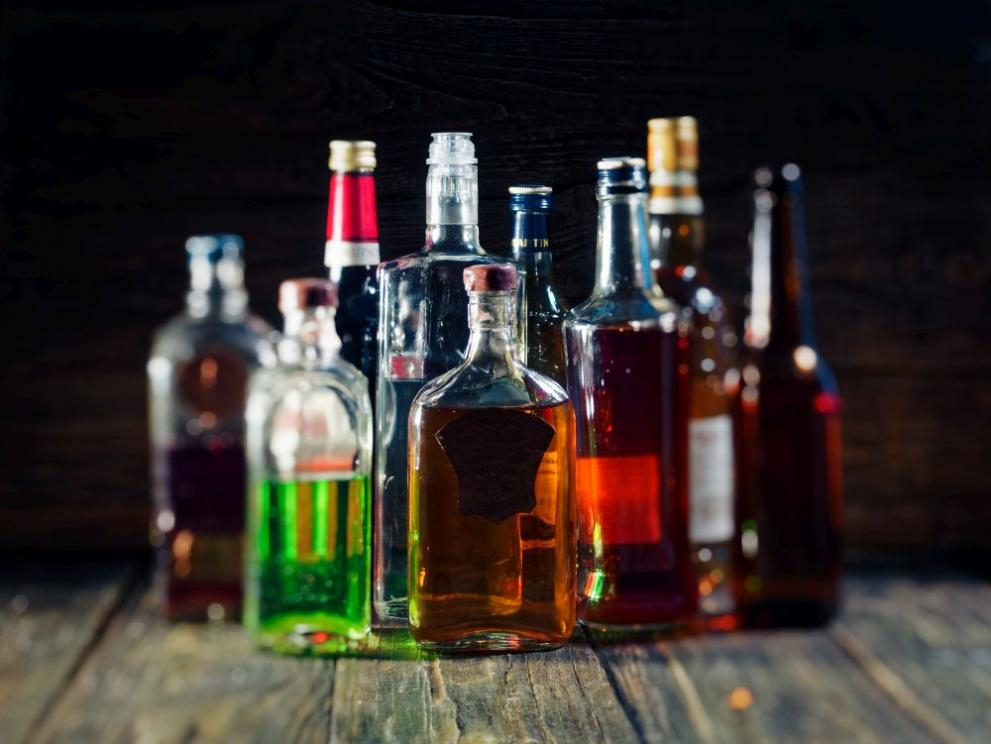 Данъчни продават 6 тона алкохол за без пари
