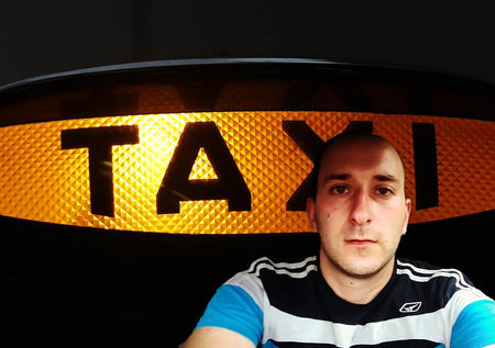 Таксиметровият шофьор, заплашен от пияна бургаска батка, проговори за ужасяващия екшън