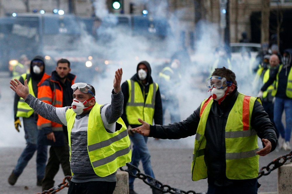 "Жълтите жилетки" на последен за годината протест в Париж