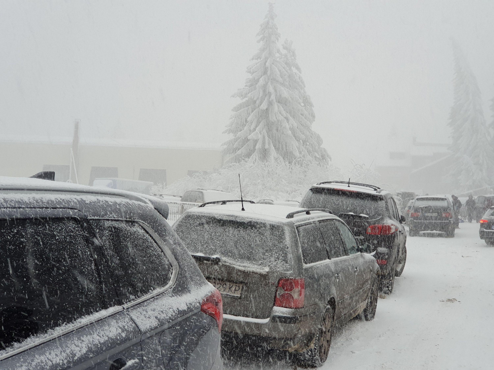 Сняг вали на тези места в България 