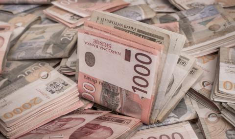 Обещават средна заплата от €900 в Сърбия 