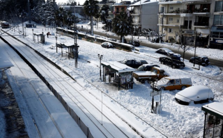 Лоши новини за ЧНГ в Гърция: Студ и сняг сковаха южната ни съседка, пътищата са пързалки