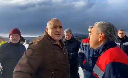 Борисов отиде да решава кризата в Перник, а се оказа на рожден ден на... ВИДЕО