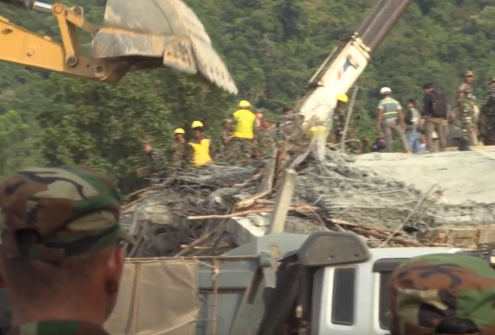 7-етажна сграда рухна в Камбоджа и стана страшно ВИДЕО
