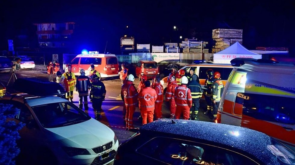 Касапница в Италия, кола се вряза в туристи, има загинали ВИДЕО