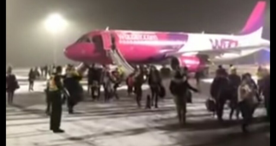 Извънредна ситуация на борда на самолет на WizzAir ВИДЕО