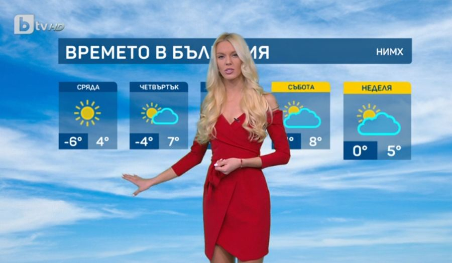 Натали Трифонова вдигна градусите с малка червена рокля с голи рамене и закачлива цепка СНИМКИ