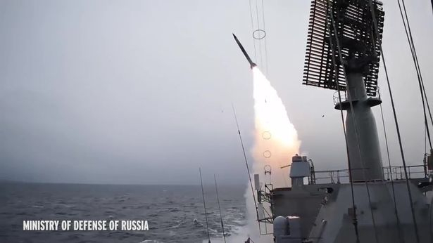 Русия изпрати мощен ракетен крайцер към Сирия на фона на напрежението в Близкия изток 