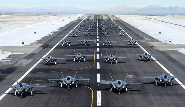 САЩ показаха 52 F-35, които ще изпепелят Иран, пращат шест B-52 в региона ВИДЕО