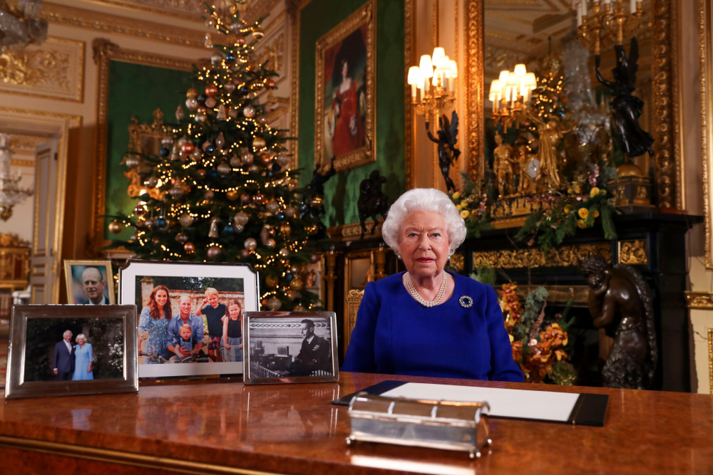 Даде ли знак Елизабет II за изненадващия ход на Хари и Меган още преди две седмици? СНИМКИ