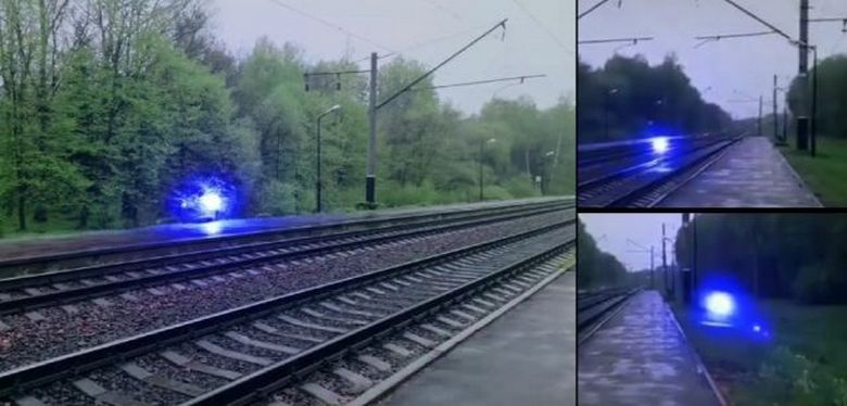 Мистика: Странно синьо кълбо лети над релси на влак, след което се взривява ВИДЕО