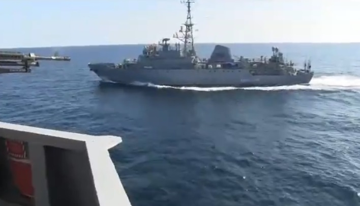 Екшън: Руски боен кораб "приближи агресивно" US разрушителя Farragut в Арабско море ВИДЕО