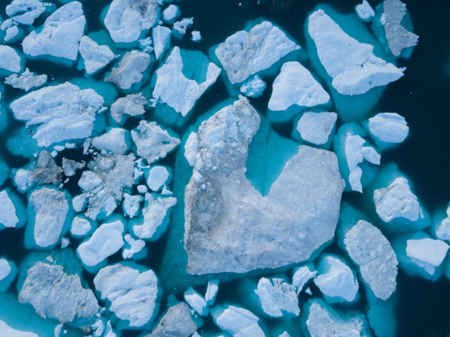 ВИДЕО, което няма да остави никого безразличен: Унищожаването на един от най-големите ледници в света