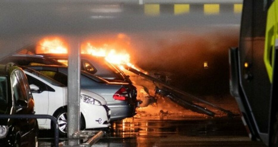Над 300 коли изгоряха на подземен паркинг в Норвегия
