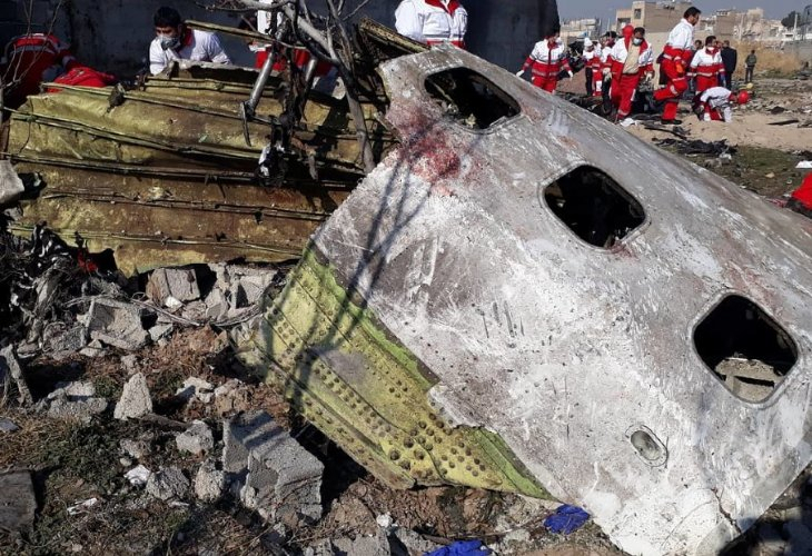 Макрон започва международно разследване на самолетната катастрофа в Иран