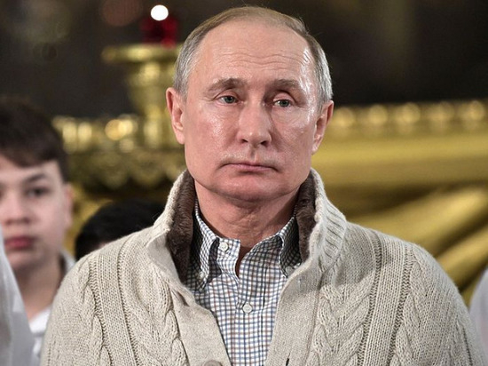 Медиите разкриха цената на коледния пуловер на Путин