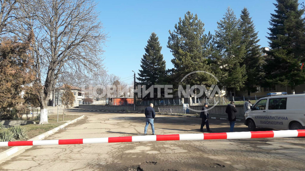 Взрив във Ветово близо до общината СНИМКИ