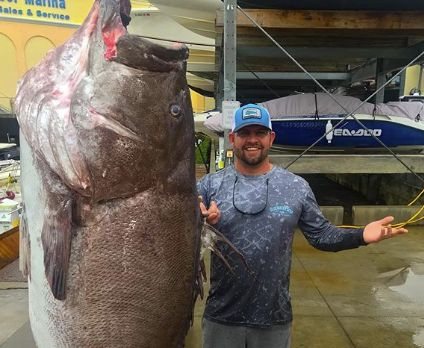 Рибар извади сам 159-кг. чудовище с човешки размери СНИМКИ 