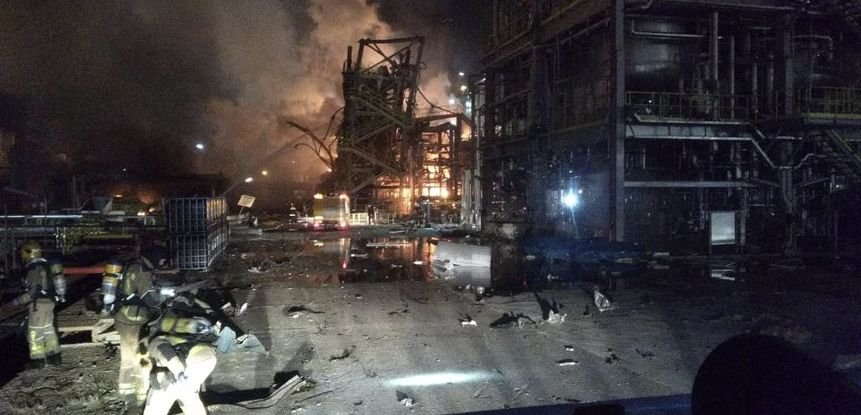 Мощен взрив разтърси нефтохимически завод ВИДЕО 
