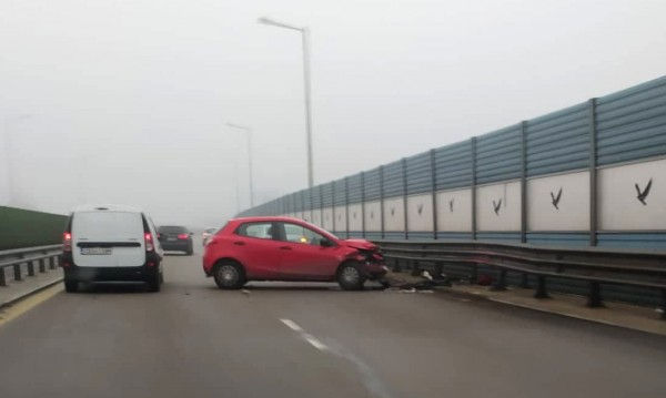 Автомеле и тежко задръстване на булеварда към летището в София СНИМКА
