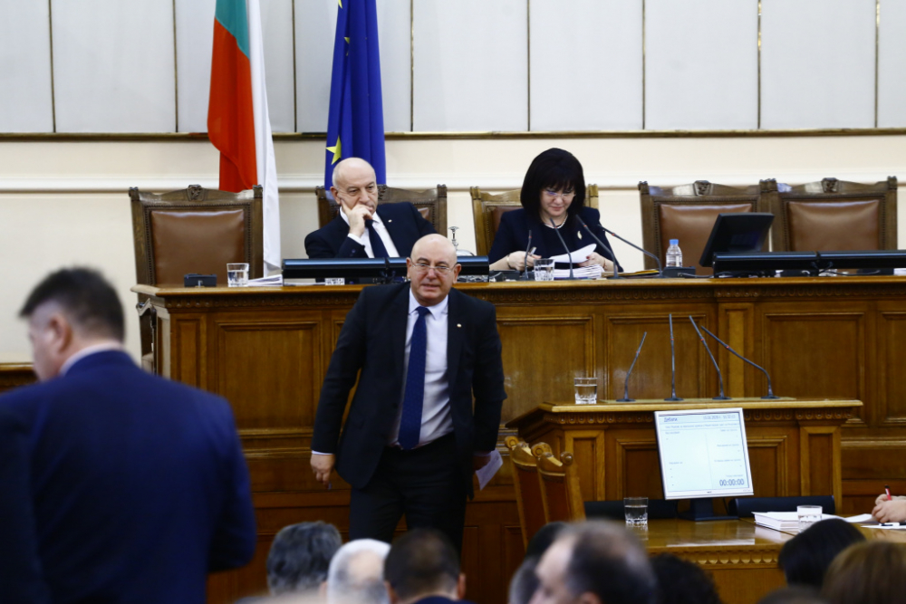 Парламентът прие оставката на Нено Димов и назначи Емил Димитров за екоминистър СНИМКИ