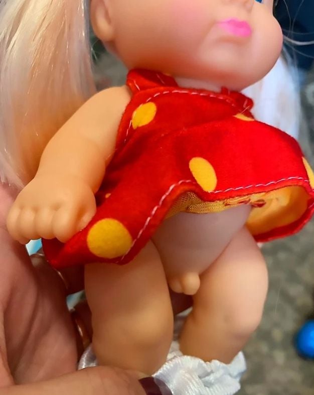 Шок! Пуснаха по магазините първата детска транссексуална кукла СНИМКИ 18+