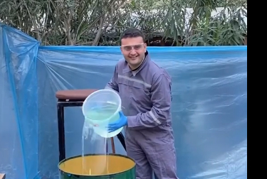 Турски готвач показа зрелищен химически експеримент ВИДЕО