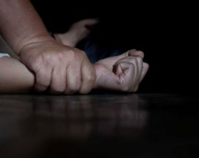 Разгонен: Момиче от Бургас отиде на гости на леля си, а мъжът ѝ я нападна за орален секс  