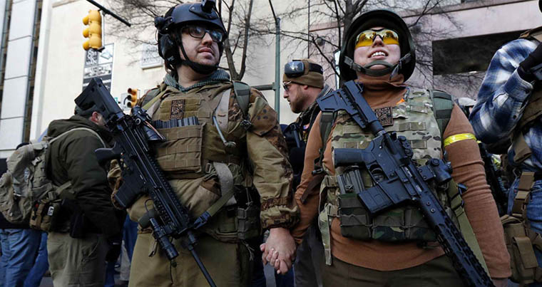 Бунт?! Хиляди въоръжени до зъби американци на митинг в Ричмънд. Какво искат? ВИДЕО