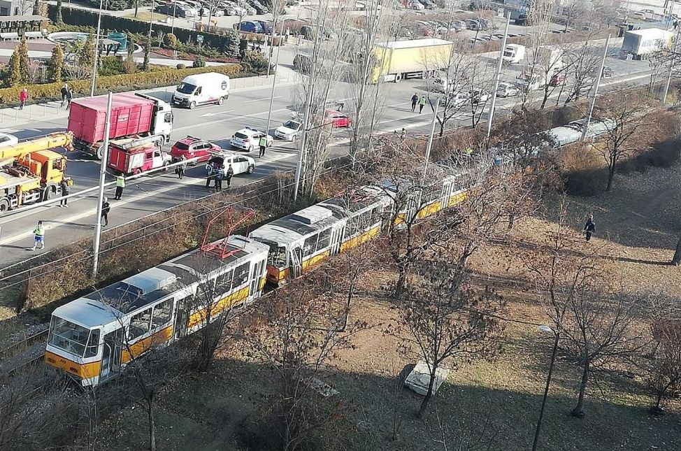 Страшна версия за мелето с трамваи, премазали мъж в София ВИДЕО