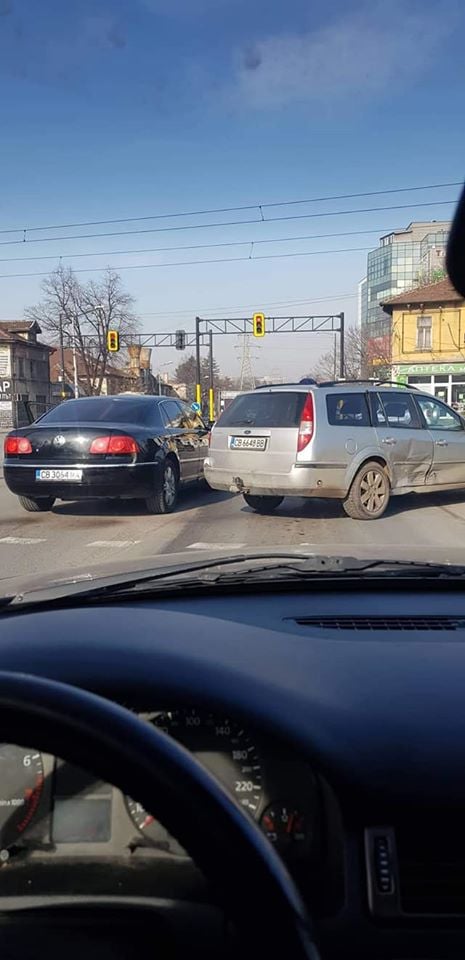 Първо в БЛИЦ! Адско меле в София СНИМКИ