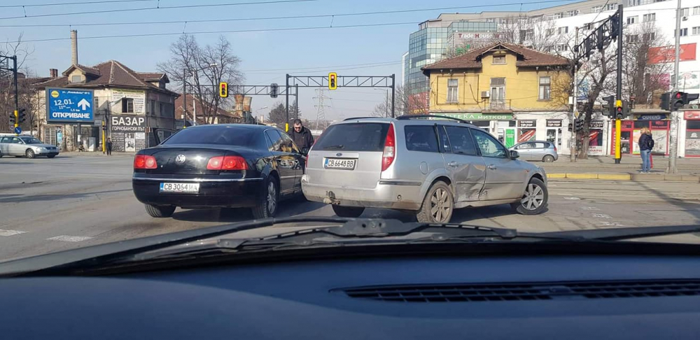 Първо в БЛИЦ! Адско меле в София СНИМКИ