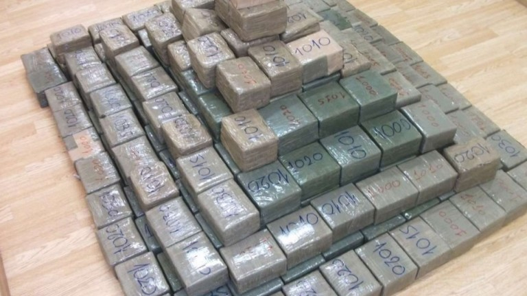 Полицията в Гърция арестува 1,2 т. кокаин ВИДЕО