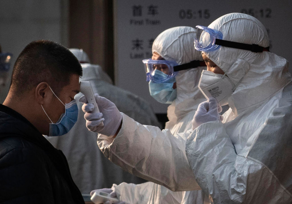 Първа жертва на вируса убиец извън Китай 