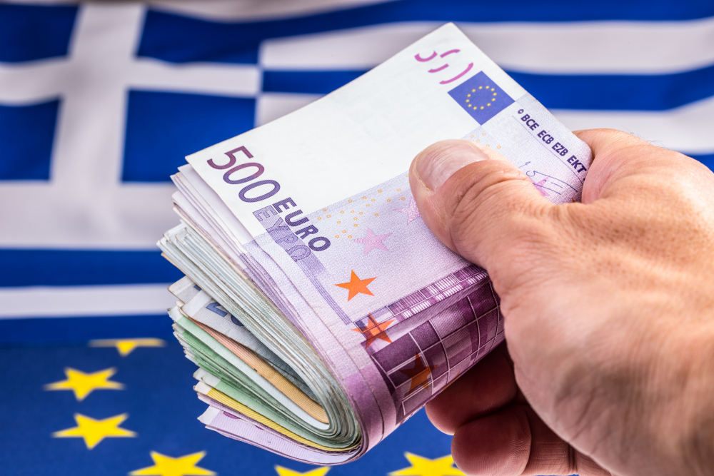 Над 700 евро минимална заплата в Гърция заради поскъпването